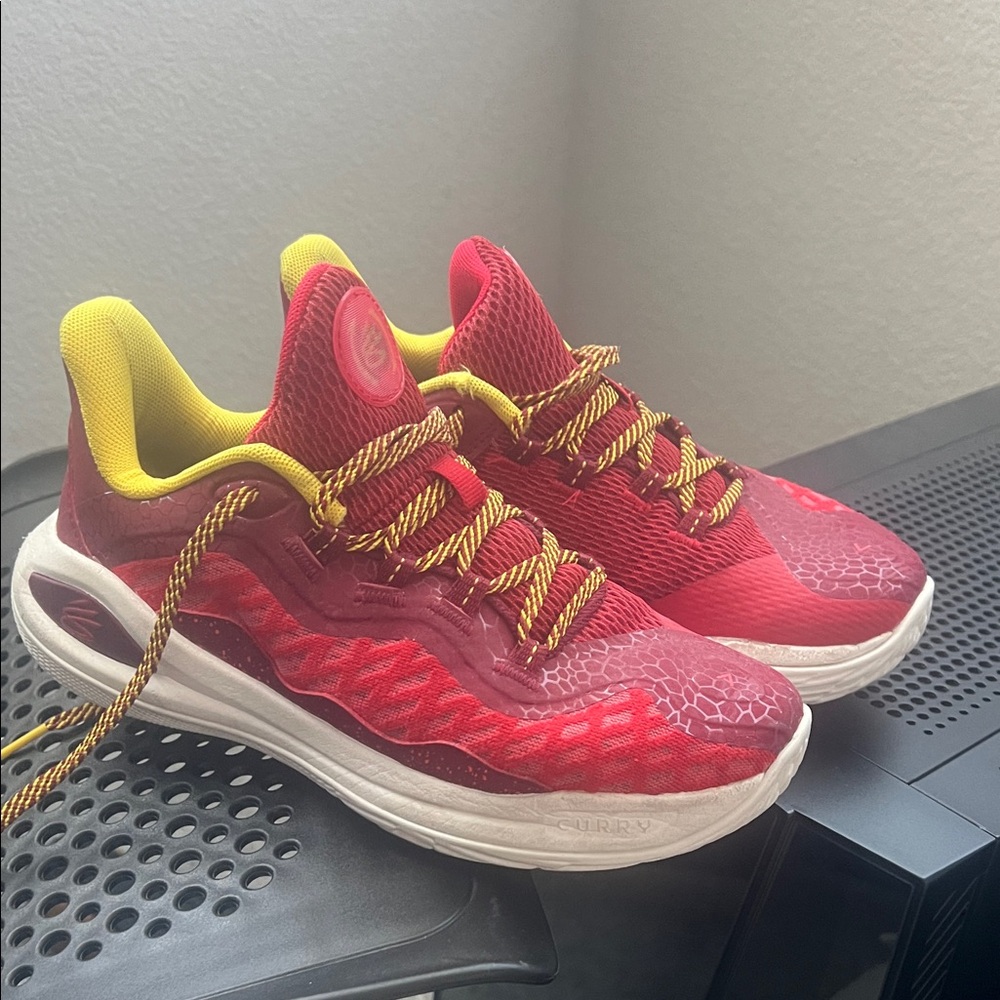 Under Armour Curry 11’ Bruce Lee Fire. 
Grade school size 5Y